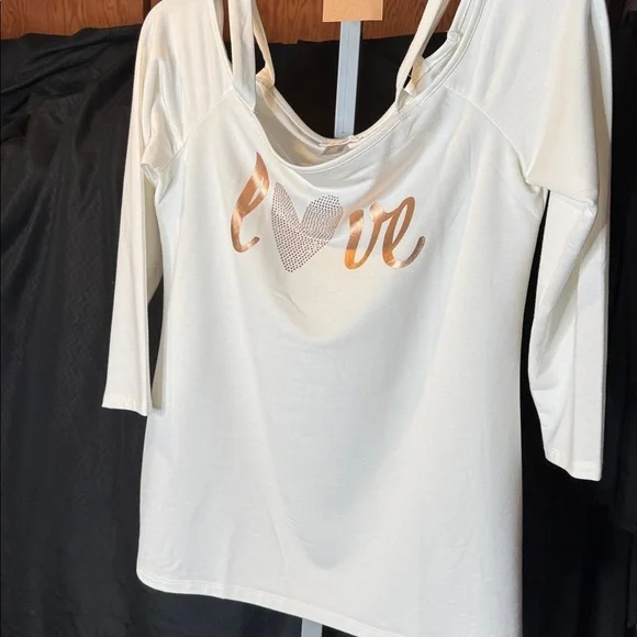 Venus White “Love” Cold-Shoulder Top with Metallic Heart (Size Large) - Picture 8 of 8